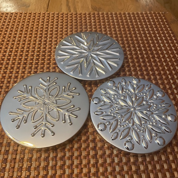 Bath & Body Works Set of 12 Decorative Ornamental Holiday Candle Lids - - Picture 4 of 10